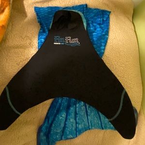 Mermaid tail size. S